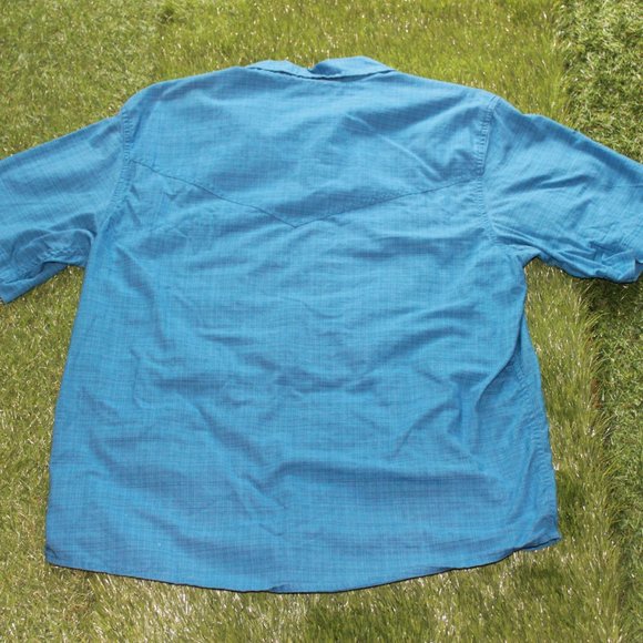 Mountain Hardware Men's Short Sleeve Shirt - Medium - Picture 8 of 12
